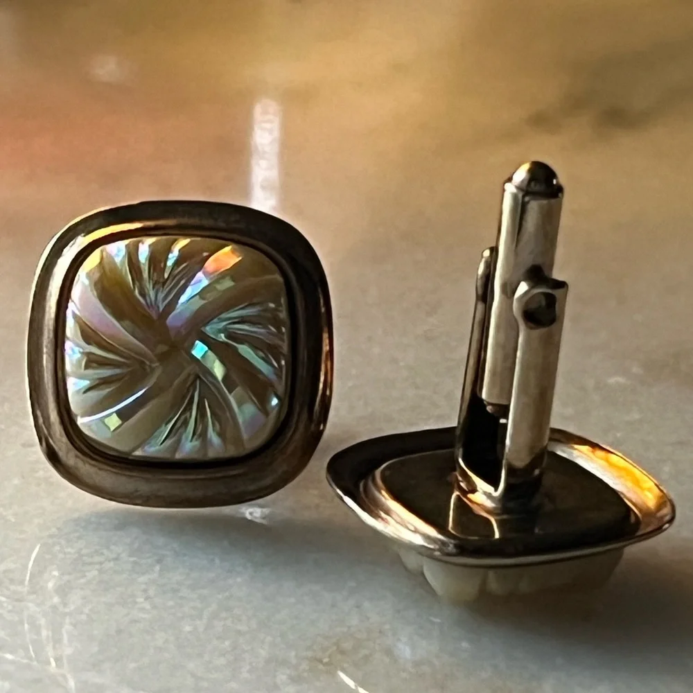 Unisex Vintage Gold Tone Iridescent Lucite Cuff Link